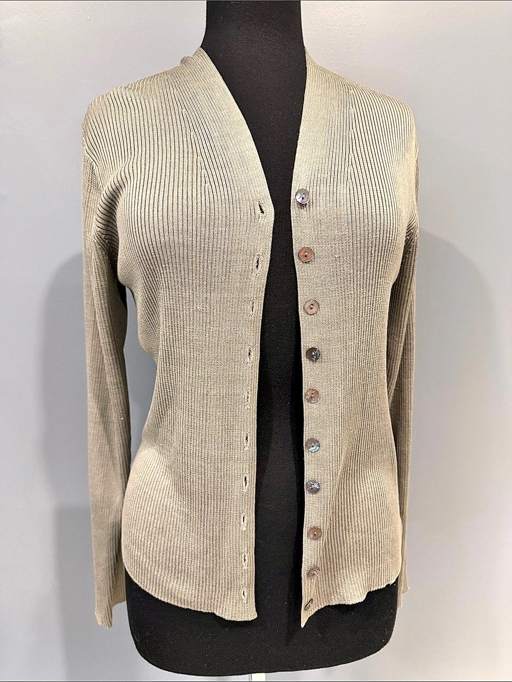 Ribbed Button Front Cardigan in Beige Like New